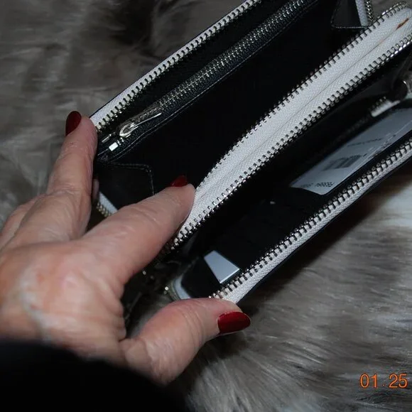 Coach Wallet Wristlet NEW - Picture 7 of 8